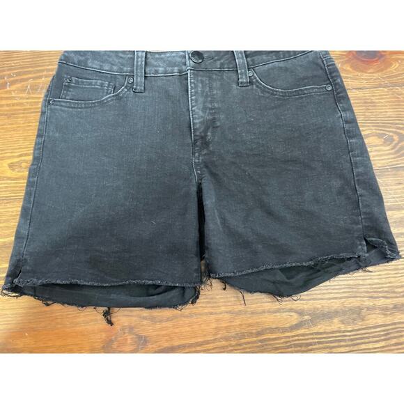 7 for all Mankind Black Frayed Hem Cutoff Weekend Short, sz 6 - Picture 3 of 7